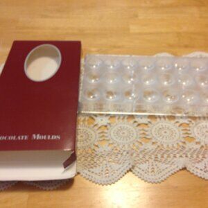 Crafts molds for chocolate balls